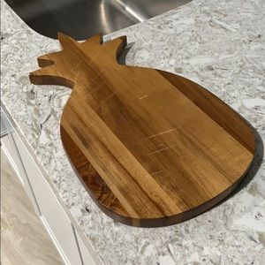 Lightly used pineapple shaped cutting board